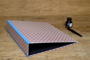 Design oedner Toni linen edges